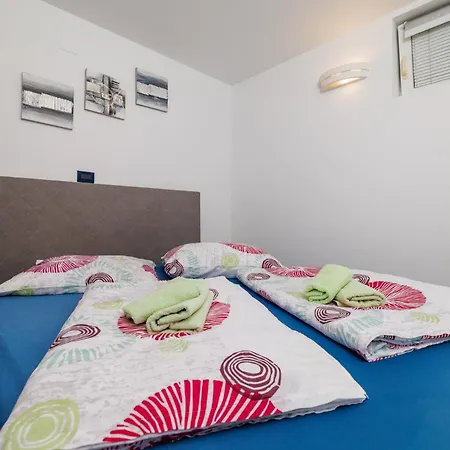 Pako * Novi Vinodolski