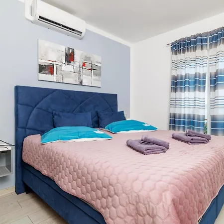 Pako * Novi Vinodolski